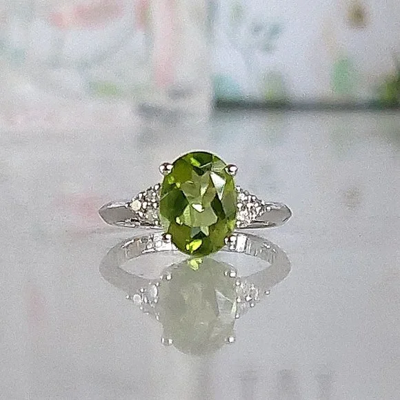 FLASH SALE! 10Kt White Gold Peridot & Diamond Gold Ring - Picture 10 of 15
